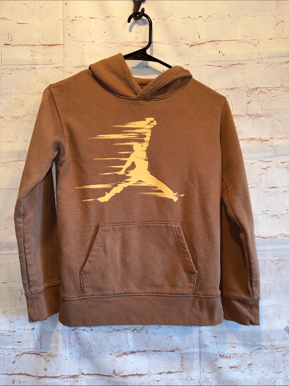 Jordan Brown Pullover Hoodie Distressed Jumpman Graphic Boys Medium pocket